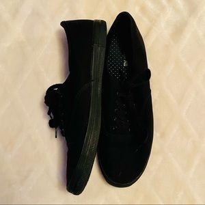 American Eagle Black Size 11 Lace-Up Sneakers *Like New*